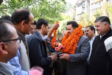 जलोग: लोक निर्माण मंत्री विक्रमादित्य सिंह ने किया शोघी क्षेत्र का दौरा, सुनी लोगों की समस्याएं