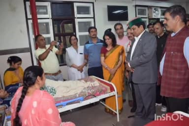 बिलासपुर सदर: प्रदेश के स्वास्थ्य मंत्री कर्नल डॉ. धनीराम शांडिल ने जिला अस्पताल का किया निरीक्षण