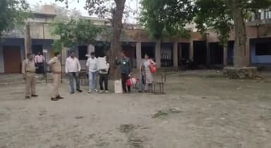 अनूपशहर: अनूपशहर व जहांगीराबाद क्षेत्र में मतदाता केंद्रों के दरवाजे हुए बंद, शांतिपूर्ण तरीके से संपन्न हुआ मतदान