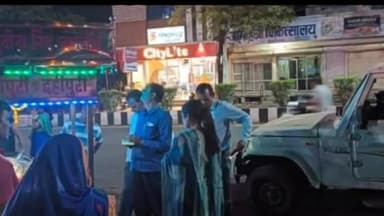 नीमच नगर: नीमच नगर पालिका के द्वारा दुकानदारों द्वारा कचरा फैलाने पर की गई कार्रवाई, नगर पालिका सीएमओ रही मौजूद