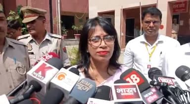 बरेली: शहर कोतवाली थाना क्षेत्र के सदर तहसील बूथ का निरीक्षण करने पहुंचीं निकाय प्रेक्षक अधिकारी संयुक्ता