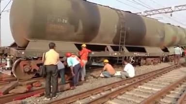 কাঁকসা: শক্তিগড়ে ট্রেন দুর্ঘটনার জেরে বাতিল বহু ট্রেন, সমস্যায় পানাগড়ের বহু নিত্যযাত্রীরা