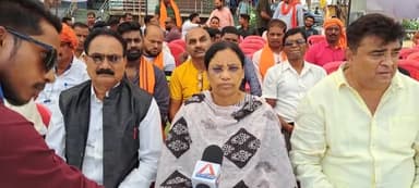 कोंडागांव: ₹2000 करोड़ के शराब घोटाले के विरोध में पूर्व मंत्री लता उसेंडी ने मुख्यमंत्री व आबकारी मंत्री से इस्तीफा की मांग की