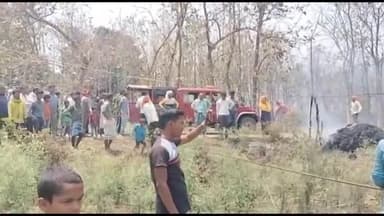 बलरामपुर: गंजड़हवा में स्थित एक घर में बेटी की शादी की चल रही रस्म के दौरान अज्ञात कारणों से लगी आग, गृहस्थी का सामान जलकर हुआ राख