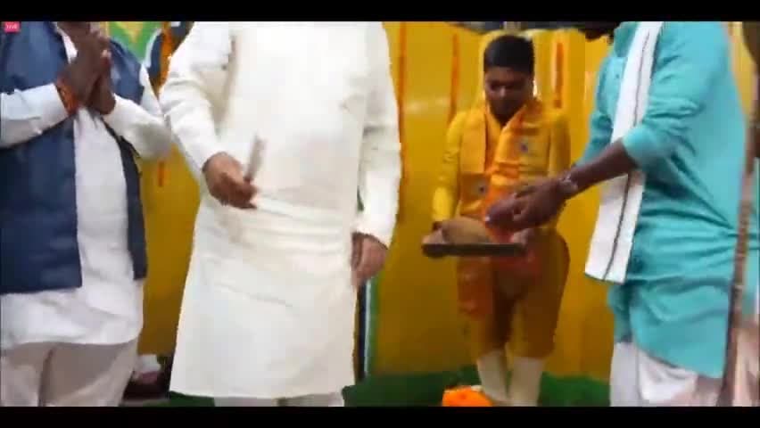 सीपत: सीएम भूपेश बघेल ने ग्राम सीपत में स्थित प्राचीन शिव मंदिर में विधि-विधान से की पूजा-अर्चना