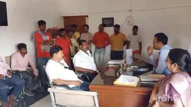 फारबिसगंज: फारबिसगंज नगर परिषद में अनिश्चितकालीन हड़ताल पर गए सफाई कर्मियों ने कार्यपालक पदाधिकारी ने की वार्ता।