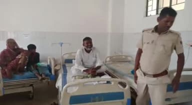 हरलाखी: सीएचसी उमगांव में स्वास्थ्य परीक्षण के लिए अनशनकारी मोहन राम को कराया गया भर्ती