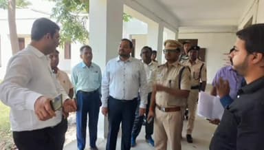 कहरा: नगर निगम चुनाव को लेकर DM और SP ने जिला स्कूल स्थित स्ट्रांग रूम और काउंटिंग स्थल का किया निरीक्षण