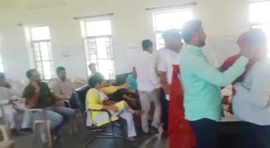 नैनवां: उप जिला चिकित्सालय नैनवा पर किया गया नर्सेज डे का आयोजन, मरीजों को वितरित किए गए फल