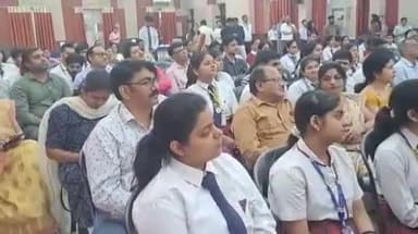 CBSE ने 12वीं और 10वीं का रिजल्ट किया घोषित, वाराणसी की अनुष्का 12वीं में 98.4% अंक लाकर जनपद में रही टॉप