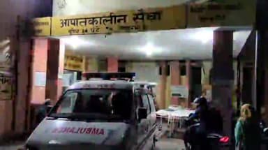 मुरादाबाद: कुंवर साहब वाली गली में कुत्ते की पिटने की शिकायत करने पर 6 से 7 लोगो ने की मारपीट युवक हुआ घायल इलाज अस्पताल भर्ती