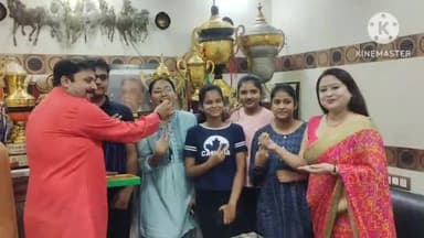 फिरोज़ाबाद: सीबीएसई बोर्ड 12 वीं में किड्स कॉर्नर स्कूल की छात्रा सौम्या अग्रवाल ने 98.2 प्रतिशत मार्क्स पाक किया फ़िरोज़ाबाद टॉप।