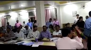 दरभंगा: अंबेडकर सभागार में डीएम की अध्यक्षता में योजनाओं के लिए भू अर्जन की हुई समीक्षा