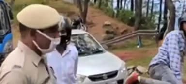 खुंडियां: खुंडिया-पनहार मार्ग पर पुलिस ने यातायात नियमों की अवहेलना करने वालों से ₹4600 वसूला जुर्माना