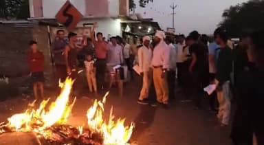 अशोक नगर: पहलवानों के समर्थन में तुमैन गांव में ऑल इंडिया किसान खेत मजदूर संगठन ने किया बृजभूषण सिंह का पुतला दहन