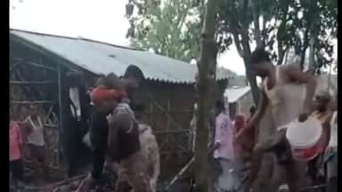 बरौनी: बरौनी दो पंचायत के वार्ड संख्या 11 में बने फूस के घर में लगी आग, कई घर जलकर हुए राख