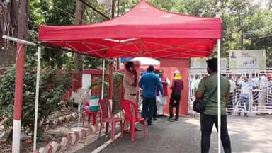 कहरा: सहरसा नगर निगम क्षेत्र से मेयर पद के लिए नन्हे सिंह ने विकास भवन में नामांकन पर्चा किया दाखिल