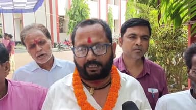 कहरा: सहरसा नगर निगम क्षेत्र से मेयर के पद से रंजन यादव ने विकास भवन में नामांकन पर्चा किया दाखिल