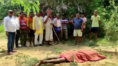 कोईलवर: चांदी थाना क्षेत्र के बिशनपुर बालू घाट के समीप खेत में एक व्यक्ति की बेलचे से पीट-पीटकर की गई हत्या