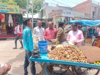 शाहबाद: पिहानी में पालिका प्रशासन ने प्रतिबंधित पॉलीथिन रखने व गंदगी फैलाने वाले दुकानदारों पर किया जुर्माना