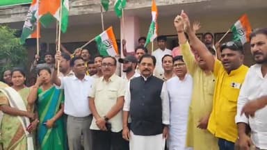 लोहरदगा: कर्नाटक विधानसभा चुनाव में कांग्रेस की जीत पर लोहरदगा कांग्रेस कार्यालय राजेंद्र भवन में कार्यकर्ताओं ने मनाया जश्न