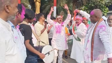 गोरखपुर आज दिनांक 13/05/23 को कर्नाटक विधानसभा में कांग्रेस पार्टी की बंपर जीत पर जश्न मनाते हुए!