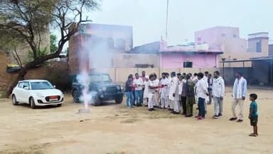 कामां: कामां में कांग्रेस कार्यालय पर कर्नाटक में कांग्रेस के पक्ष में चुनावी नतीजे आने पर कार्यकर्ताओं ने मनाई खुशी