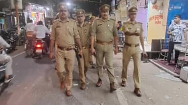 कानपुर: कलक्टरगंज समेत पूरे शहर में पुलिस ने की पैदल गश्त, अराजकता फैलाने वालों की हुई निगरानी