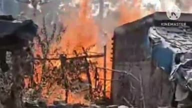 सुल्तानगंज: मसदी गांव के वार्ड संख्या 2 में अज्ञात कारणों से फूस के घर में लगी आग, चार घरों की गृहस्थी का सामान जलकर हुआ राख