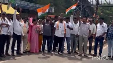 बस्तर: कर्नाटक विधानसभा चुनाव की जीत पर कांग्रेसियों ने बस स्टैंड में मनाया जश्न