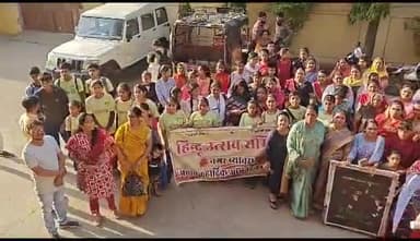 हिन्दू उत्सव समिति ब्यावरा द्वारा नगर की माता बहनों को #thekashmirifiles मूवी दिखाई गई ।