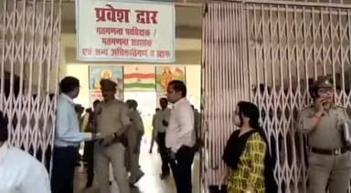 जौनपुर: हुसैनाबाद स्थित मतगणना प्रांगण में कड़ी सुरक्षा व्यवस्था के बीच जिला निर्वाचन अधिकारी की देखरेख में मतगणना हुई शुरू