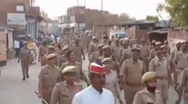 जौनपुर: हुसैनाबाद के मतगणना स्थल तक भारी मात्रा में पुलिस फोर्स द्वारा गस्त  किया जा रहा है और जगह-जगह फोर्स तैनात की गई है