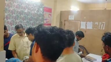 इकौना: वीरपुर बलरामपुर मार्ग पर परसिया गांव के पास साइकिल सवार को बाइक सवार ने मारी टक्कर साइकिल सवार गंभीर रूप से हुआ घायल