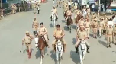 कानपुर: नौबस्ता गल्ला मण्डी में चल रही मतगणना में सुरक्षा व्यवस्था को लेकर JCP आनन्द प्रकाश तिवारी ने घुड़सवारी कर की निगरानी