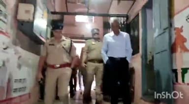 मुरादाबाद: मंडी समिति में बने मतगणना स्थलों का निरीक्षण करने पहुंचे एसएसपी और जिलाधिकारी