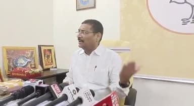 कांके: हरमु में बीजेपी प्रदेश अध्यक्ष दीपक प्रकाश ने की प्रेस वार्ता, कहा- सरकार में दम है तो नगर निगम के चुनाव कराये