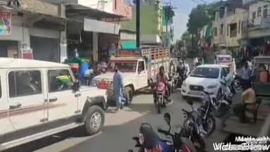 सुनेल: सुनेल मुख्य बाजार में अव्यवस्थित खड़े वाहनों के चलते लगा जाम, मौके पर पहुंची पुलिस ने ट्रैक्टर ट्रॉली को किया जब्त