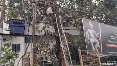 जयसिंहपुर: बगिया गांव में ट्रांसफार्मर खराब होने से चार दिनों से गायब है बिजली, विधायक ने बिजली विभाग से की बातचीत