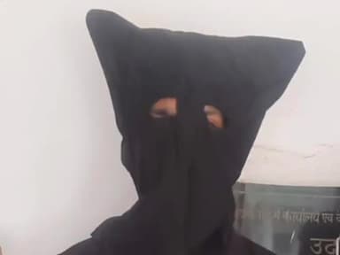 गाज़ियाबाद: पॉक्सो एक्ट में वांछित चल रहे एक अभियुक्त को सिहानी गेट पुलिस ने बसंत चौक से किया गिरफ्तार