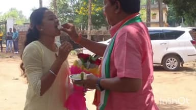 बस्तर: नारायणपुर विधानसभा क्षेत्र की बेटी नीतू सिंह ठाकुर बनी डीएसपी, विधायक चंदन कश्यप ने उनके निवास पर पहुंचकर दी बधाई