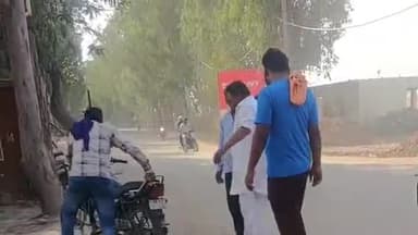 बरवाला: टांगरी नदी पुल के नजदीक सड़क टूटी होने के कारण मोटरसाइकिल सवार गिरकर हुआ जख्मी