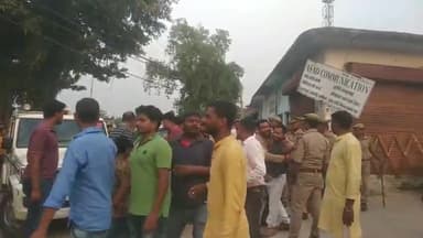 उतरौला: छपिया में नगर निकाय चुनाव मे अध्यक्ष पद जीत दर्ज करने वाली सविता गुप्ता के समर्थकों व कार्यकर्ताओं ने निकाला विजय जुलूस