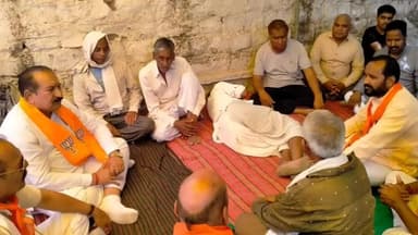 नीमच नगर: नीमच विधायक दिलीप सिंह परिहार नीमच के विभिन्न ग्रामीण क्षेत्रों में पहुंचे और शोक संवेदना व्यक्त की