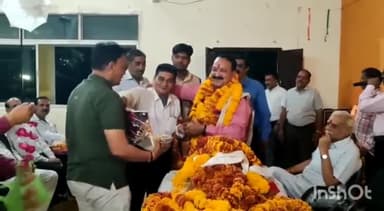 गुना नगर: एबी रोड के एक निजी स्थान पर अधिकारी कर्मचारी संयुक्त मोर्चा के ज़िलाध्यक्ष की सेवानिवृत्ति पर सम्मान समारोह का हुआ आयोजन