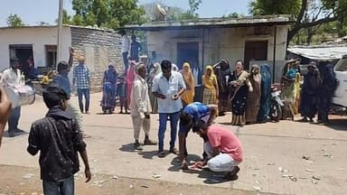 नीमच नगर: कर्नाटक में कांग्रेस की जीत के बाद कांग्रेस नेत्री ने नीमच के ग्रामीण क्षेत्रों में पहुंचकर कार्यकर्ताओं को दी बधाई