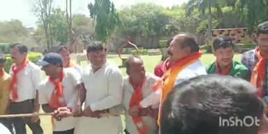 नीमच नगर: नीमच में भाजपा की रस्साकसी प्रतियोगिता में विधायक दिलीप सिंह परिहार ने लिया भाग