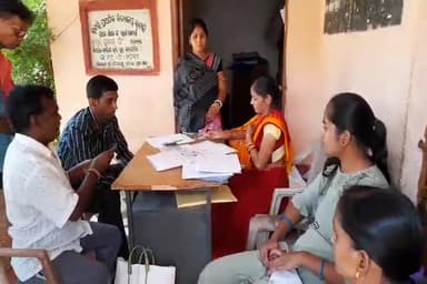 ଭଟଲି: ଭଟଲି ସରକାରୀ ପ୍ରାଥମିକ ବିଦ୍ୟାଳୟରେ ଖୋଲିଲା ଓଡିଶା ପଛୁଆ ବର୍ଗର ସର୍ଭେ କେନ୍ଦ୍ର ସୂଚନା ଦେଲେ ଭଟଲି ବିଡ଼ିଓ