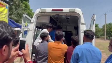 पंचकूला: सेक्टर-5 में भूख हड़ताल पर बैठे कोरोना कर्मचारी एसोसिएशन के एक सदस्य की तबियत बिगड़ी, अस्पताल में कराया गया भर्ती