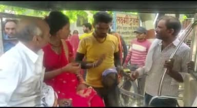 शिकोहाबाद: रेलवे स्टेशन रोड पर कार ने बाइक को मारी टक्कर, बाइक सवार महिला सहित तीन घायल लोग हॉस्पिटल में भर्ती